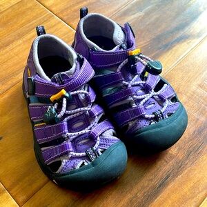 Kids size 10 Keen Sandals